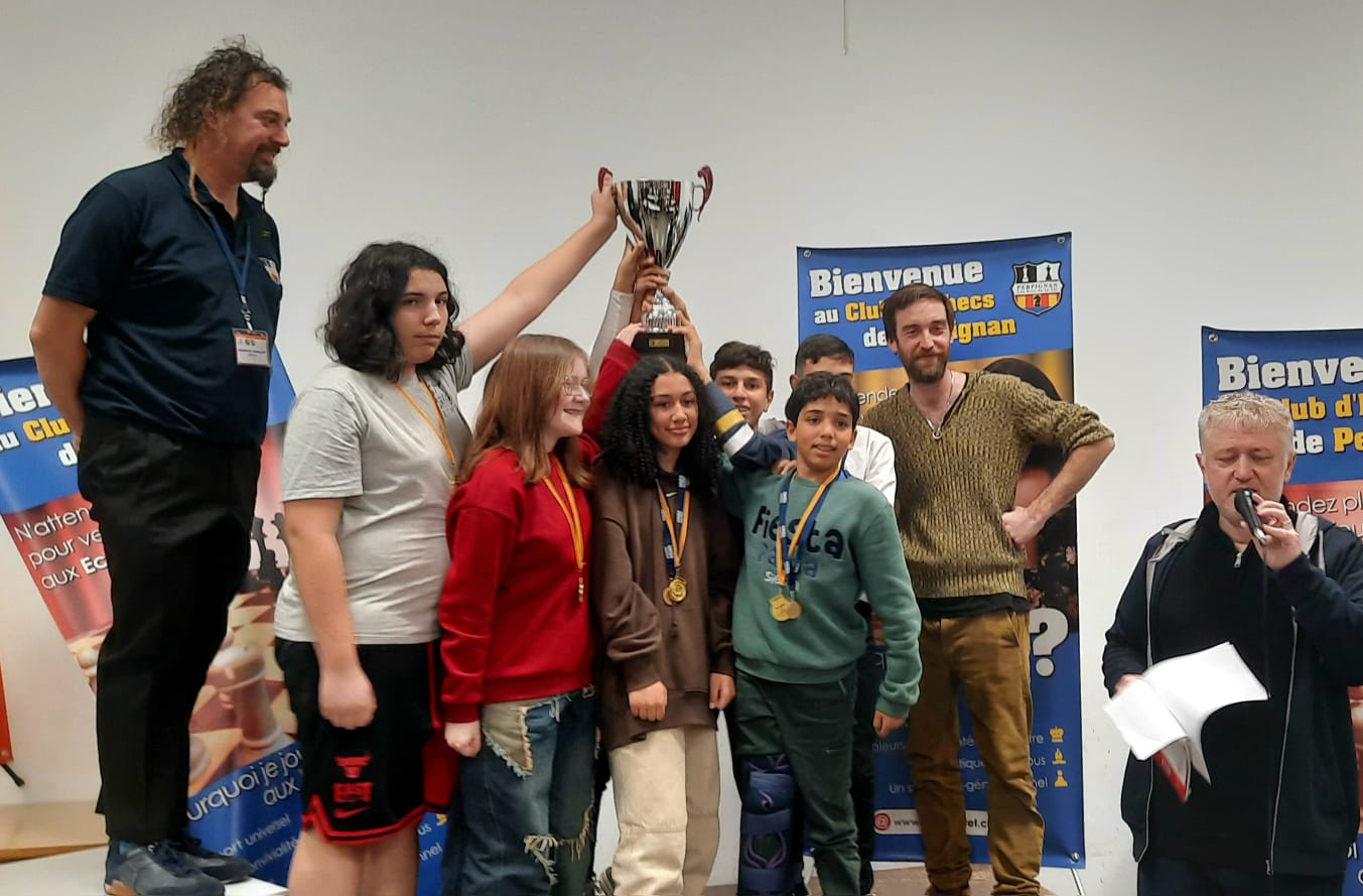 Le collège Perpignan JS Pons Champion des Pyrénées Orientales FFE et UNSS 2024 !